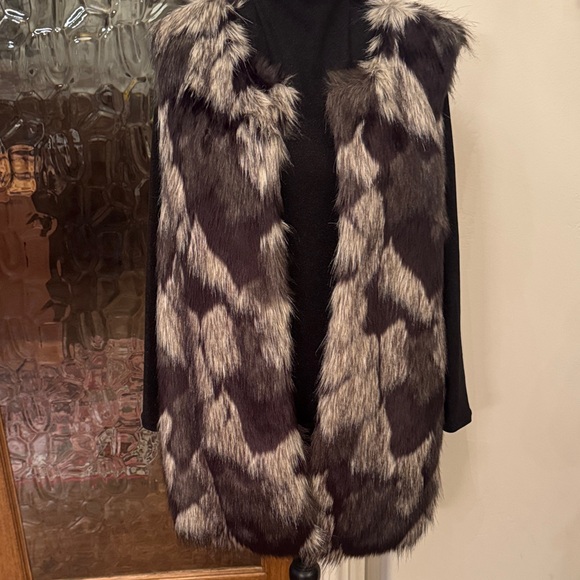 BCBGENERATION Faux Fur Vest with Black and Gray Pattern - Picture 1 of 7